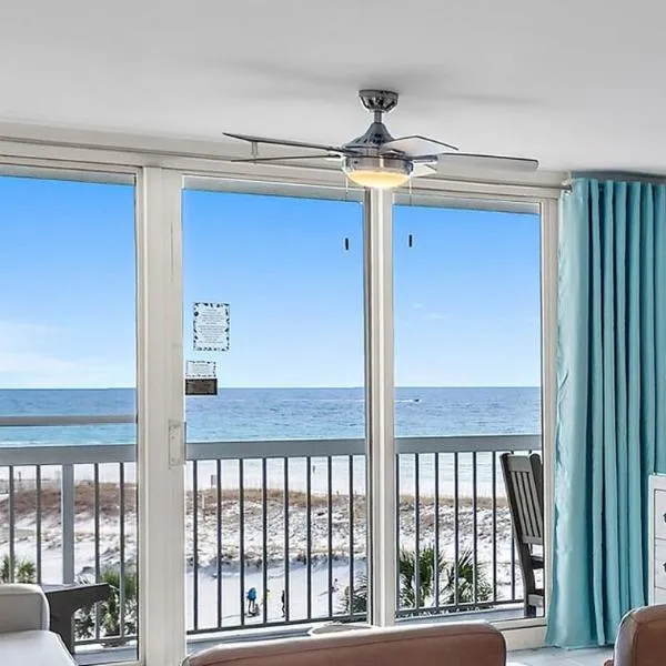 2 Bedroom Newly Remodeled Beachfront Condo, Destin, hotel i Destin