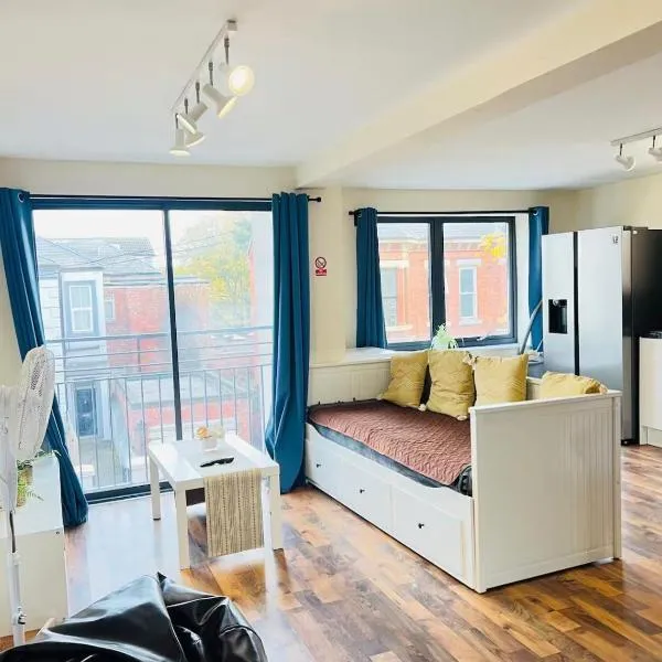 Modern 2BR Apt near NTU & City Centre-Free Parking, hotelli kohteessa Nottingham