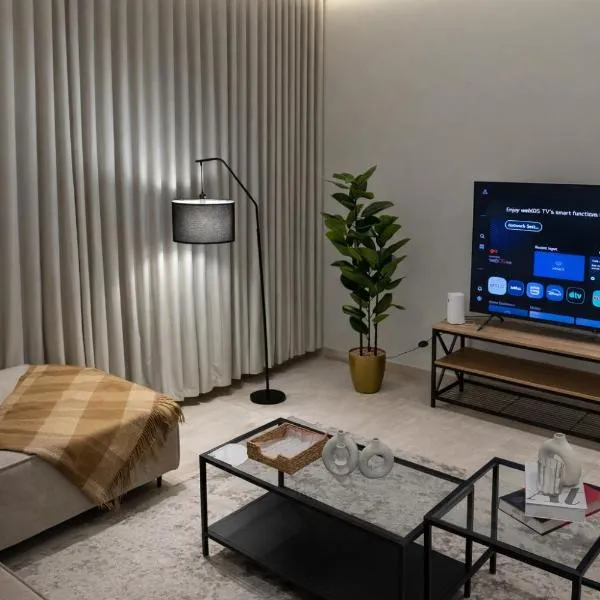 شقة فاخرة بغرفتين نوم وصالة, hotel a Al-Khubar