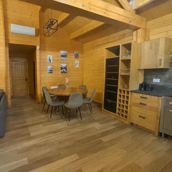 Le Chalet Alloy - 10 minutes from Disneyland، فندق في مونتِفري