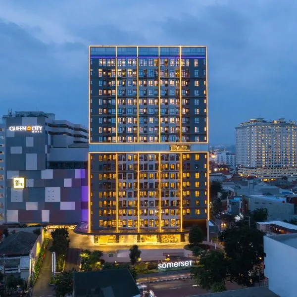 Somerset Queen City Semarang, hotel en Semarang
