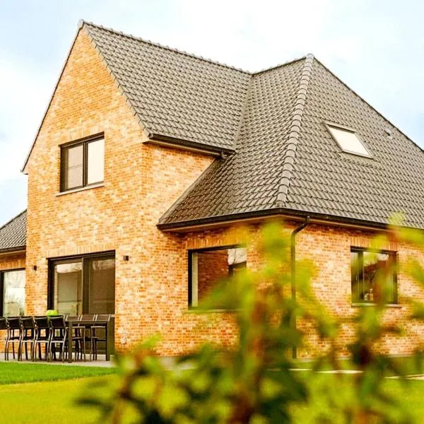 Luxury Holiday Home in Wingene for 12、Wingeneのホテル