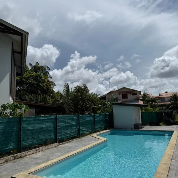 Appartement Montabo Zen T2 - Jacuzzi - Jardin - Terasse - Wifi - Clim - Zac hibiscus、カイエンヌのホテル