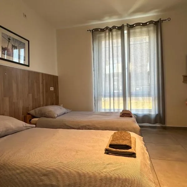 Zimmervermietung Aras, hotel em Paderborn