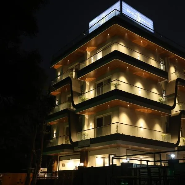Royal Raven Hotel & Banquet' Greater Noida Nearby India Expo Centre & Mart, хотел в Грейтър Нойда