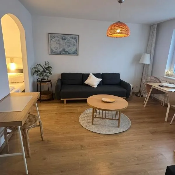 FeWo am Deich 3, zentral mit Flussblick, Balkon und Aufzug, hotel a Bremerhaven