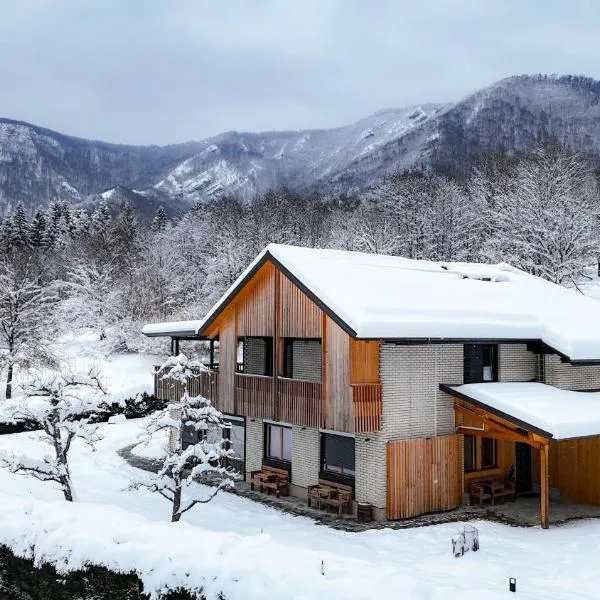 Hiša na Hribu- A Peaceful Hilltop Escape above river Kolpa, hotel em Kostel