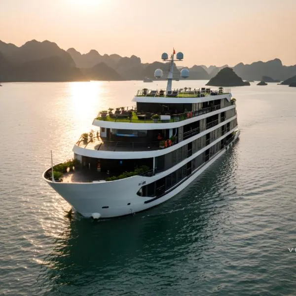 Venus Cruises Halong Bay by Venus Group, hotel in Ha Long