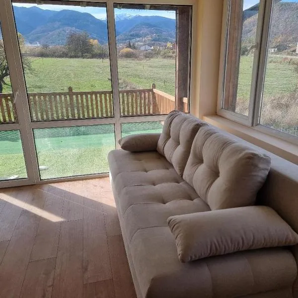 Villa Nikol Apartment #4 โรงแรมในRaduil