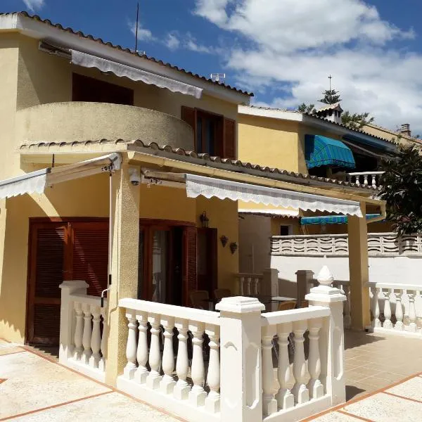 Chalet acogedor SOLO FAMILIAS Playa de Gandia: Gandia şehrinde bir otel