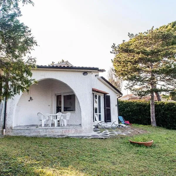Quadrilocale con giardino a Numana - N111, hotelli kohteessa Numana