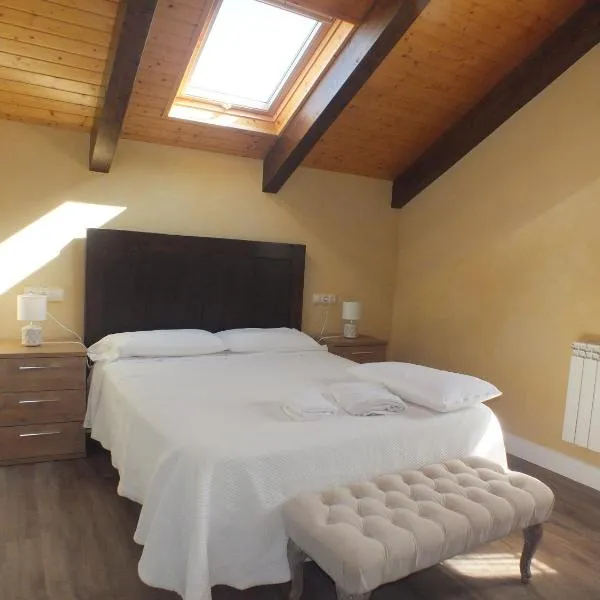 Apartamentos Puerta del Castro, hotel em Coaña