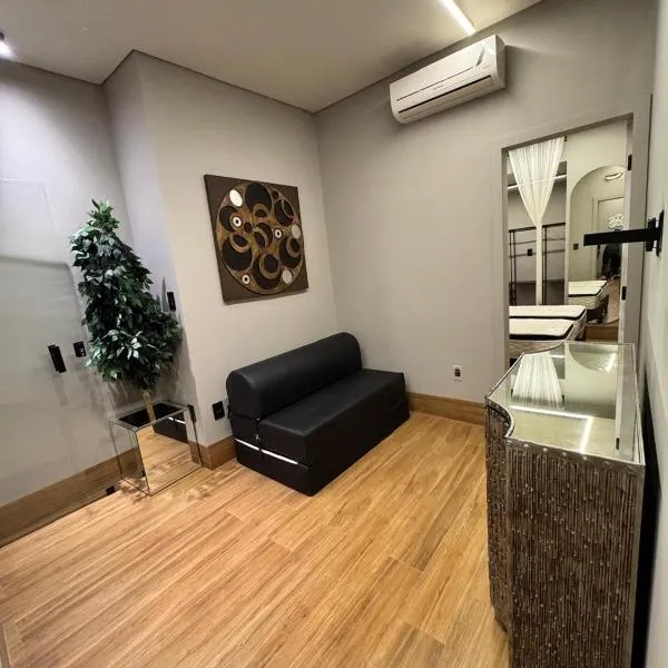 Apt novo no centro com garagem, ar condicionado, Ufla-Unilavras-Restaurantes-Padaria-Mercados, hotell i Lavras