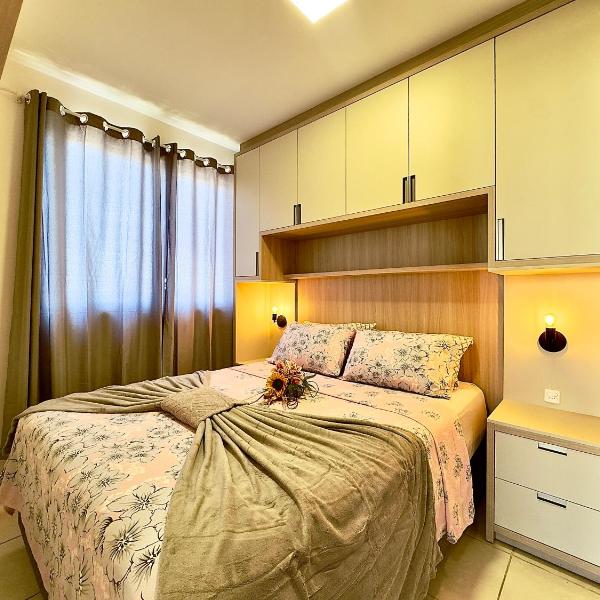 Apto em Barra Velha 340m da PRAIA com SACADA com CHURRASQUEIRA, AR CONDICIONADO WI-FI, PISCINA, PORTARIA 24h, ACADEMIA MINI MERCADO e vaga de GARAGEM - Foto 2