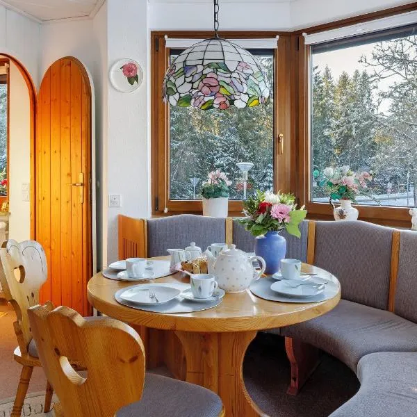 Oskar im Bärenhüsli, viešbutis mieste Titizė-Noištatas