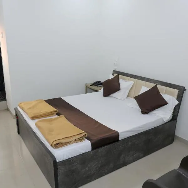 Hotel Sky Blue, hotel en Surat