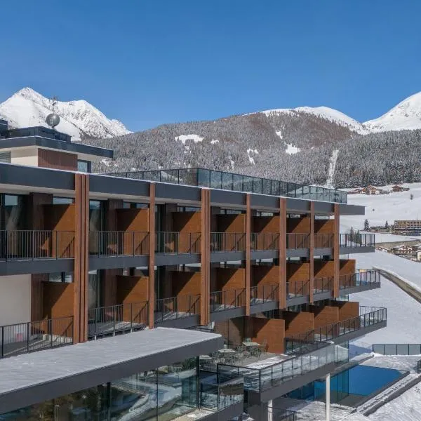 Hotel Purvita - Ski In Ski Out - Infinity Pool, hotel em Maranza
