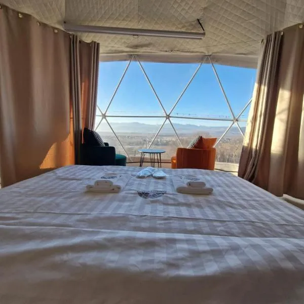 Glamping Georgia - Mukhrani Hills, hotelli kohteessa Mtskheta