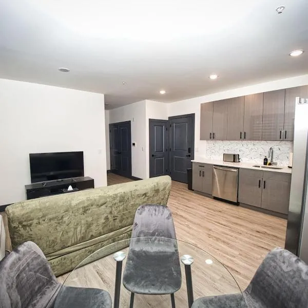 Free Indoor Parking 25 Minutes to NYC, hotel in West New York