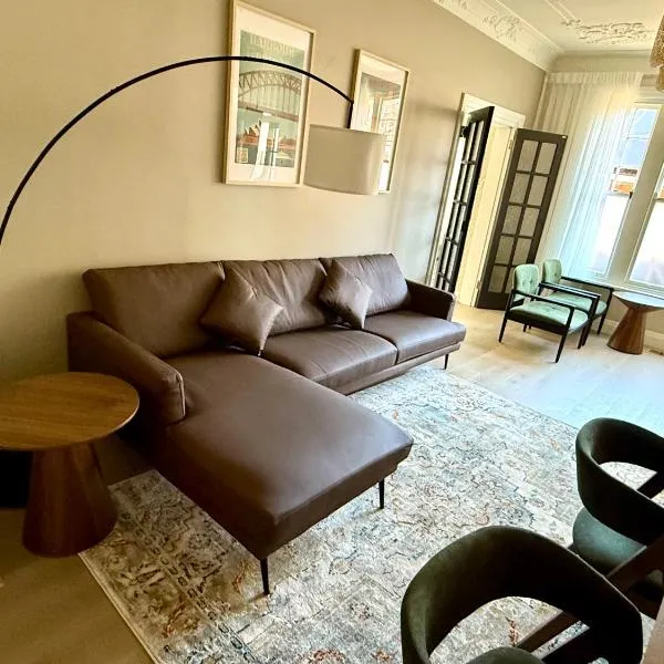 The Edward Grand Haven 100m3 Three bedroom: Sidney'de bir otel