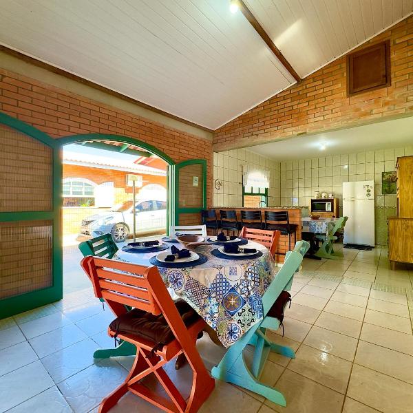 Casa Completa com Piscina Churrasqueira Wi-Fi e Garagem para 3 Carros a 500m da Praia Acomoda 11 Pessoas, 4 Quartos e Ar Condicionado - Foto 5