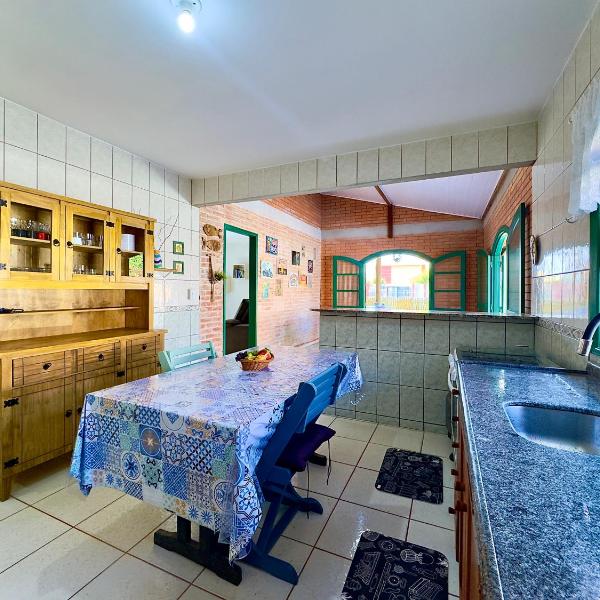 Casa Completa com Piscina Churrasqueira Wi-Fi e Garagem para 3 Carros a 500m da Praia Acomoda 11 Pessoas, 4 Quartos e Ar Condicionado - Foto 3