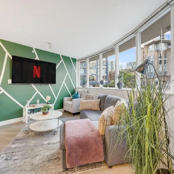 Stylish 2BR Downtown Condo By Arena Free Parking: Vancouver şehrinde bir otel