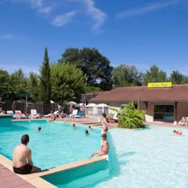 ZEcamping 4 familial pataugeoire pet friendly animé, hotel in Carennac