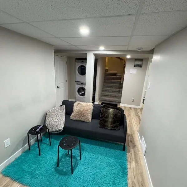 Two cozy bedroom in a modern basement, hotel Winnipegben