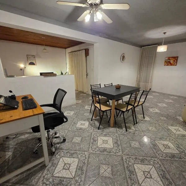 Departamento dos dormitorios en 3er piso por escaleras, hotel en Chajarí