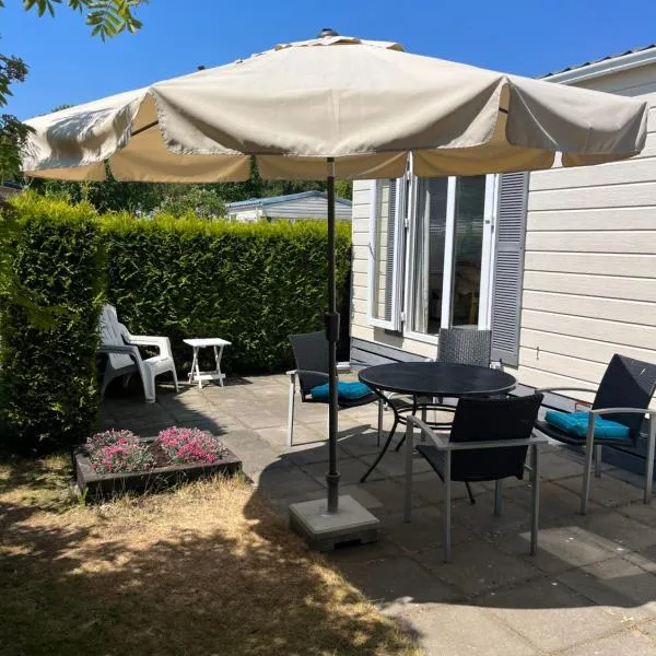 Chalet bij de zee 4 personen, hotel v destinácii Callantsoog