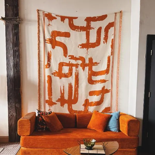 420 Friendly BOHO Loft Downtown KING suite FREE parking, hotel em Detroit