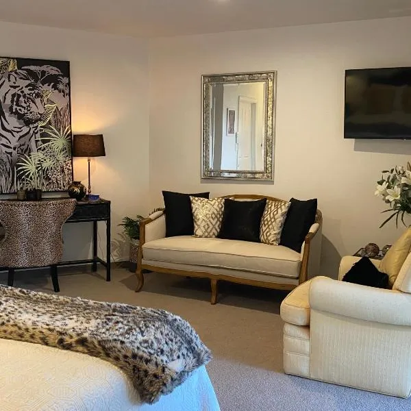 Maison Blue - Chic Garden Apartment - Pet Friendly, hotel di Napier