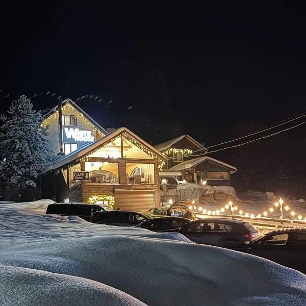 Готель White House, hótel í Yablunytsya