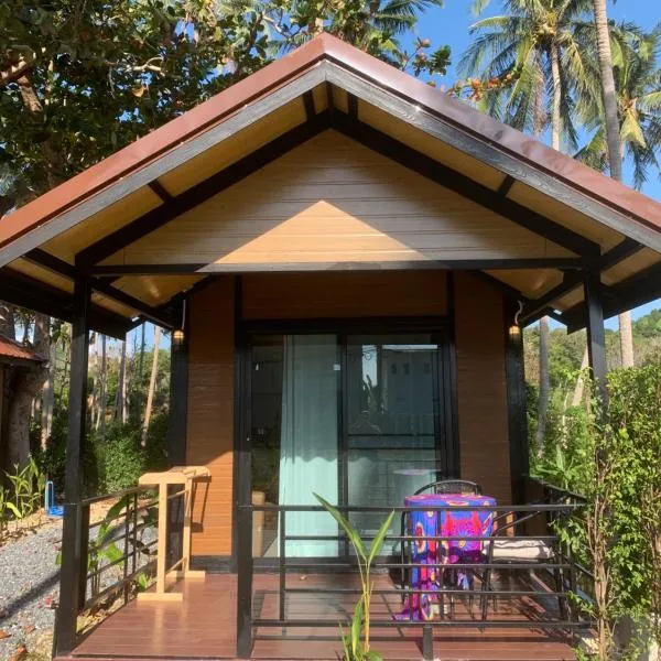 Walden Moon Resort, hotel in Ko Lanta Yai