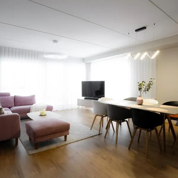 Spacious 2BR in Yacht Club Sauna and Great Views, hotel a Pärnu