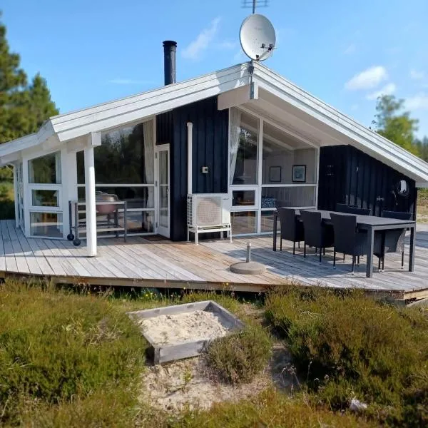 Beautiful cottage on a large natural plot, ξενοδοχείο σε Ålbæk