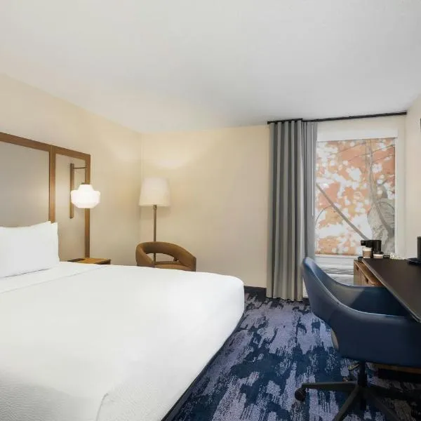 Fairfield by Marriott Inn & Suites Clinton، فندق في كلينتون