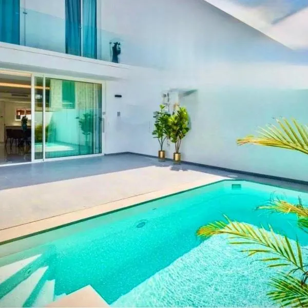 Alma Nomada Villa with Heated Pool & Solarium & BBQ & Chillout Ideal for families، فندق في كوراليخو