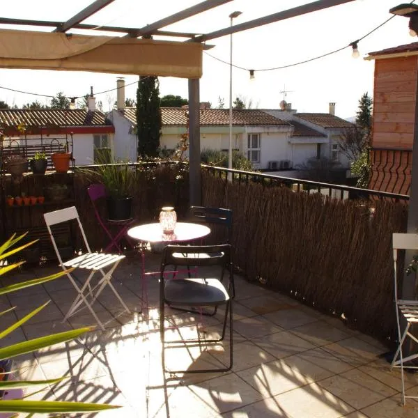Chambre insolite avec salle de bain, hotel v Montpellieru