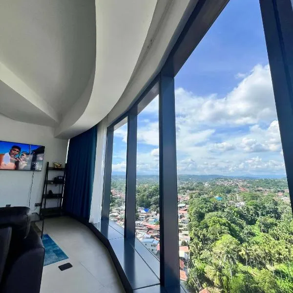 Minimalist 1BR Condo with NETFLIX at AEON TOWERS near Abreeza Mall by Rico, hotel v destinaci Davao