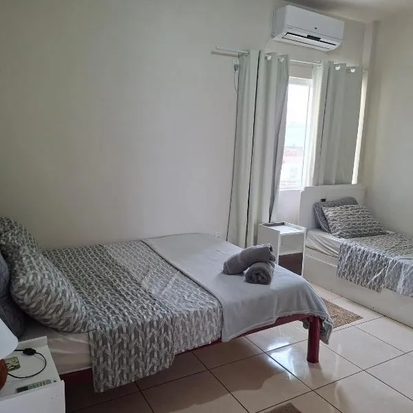 Apart próximo a Unimed, Catedral e HSA de 2 quartos com 2 Ar-cond, mini-Academia e garagem no Centro-sul, hotel em Santo Ângelo