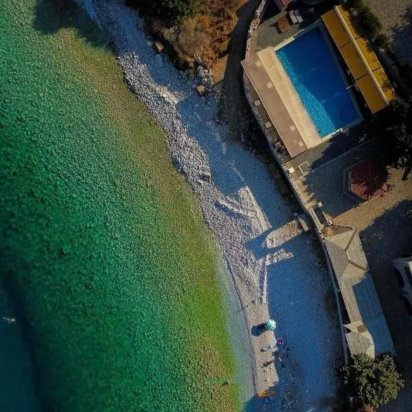 Lalloudes Seaside Suites Sea and Pool View, hotel em Éxo Nímfion