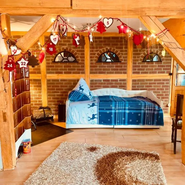 Kamin Ofen Wohnung -Altes Landhaus Oste- 2 Schlafzimmer, Terrasse, Grill, Küche, Bad, WLAN, nah am Nordsee Strand, hôtel à Hemmoor