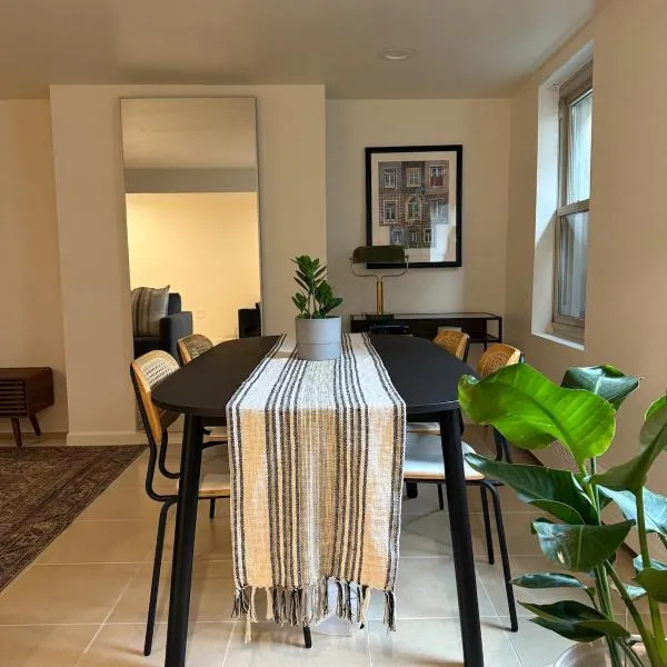 CASA 311 ! Welcome Home Private Parking Included، فندق في مدينة جيرسي