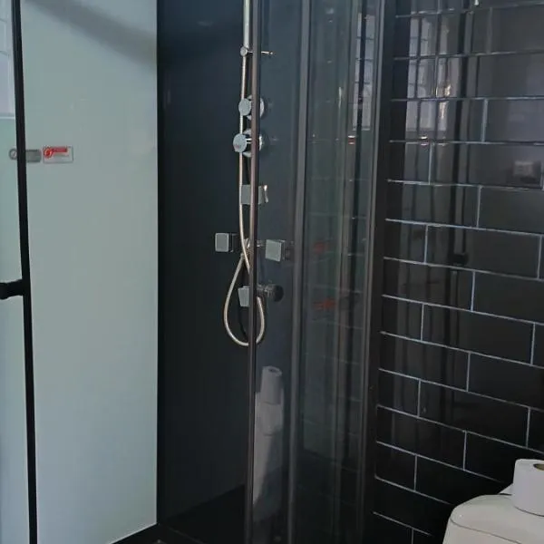 Cabaña rustica Villa Mañihuales, hotel v destinácii Villa Maniguales