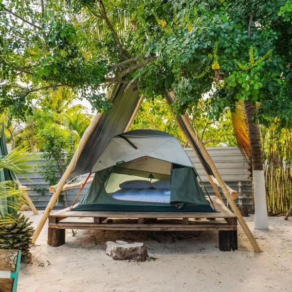 Camping, Glamping y Caravanas Dos Lunas, hotel en Celestún