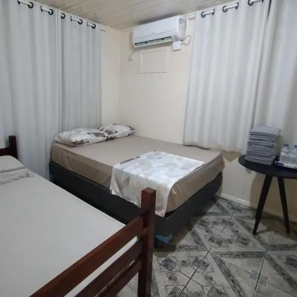 Chalé com garagem fechada, Hotel in Pântano Grande