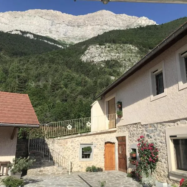 Le Rocher des Ducs, appartement, cour privative, abris voiture, hotel Le Glaizil városában