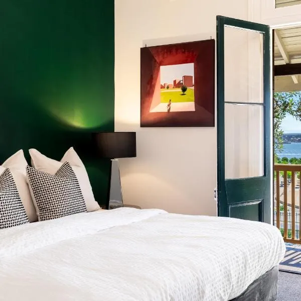 Artistic Ocean-View Apartment with Private Rooftop near Circular Quay, hotelli kohteessa Sydney